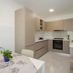 Mia , Free Parking