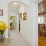 Mia , Free Parking Apartman Póla